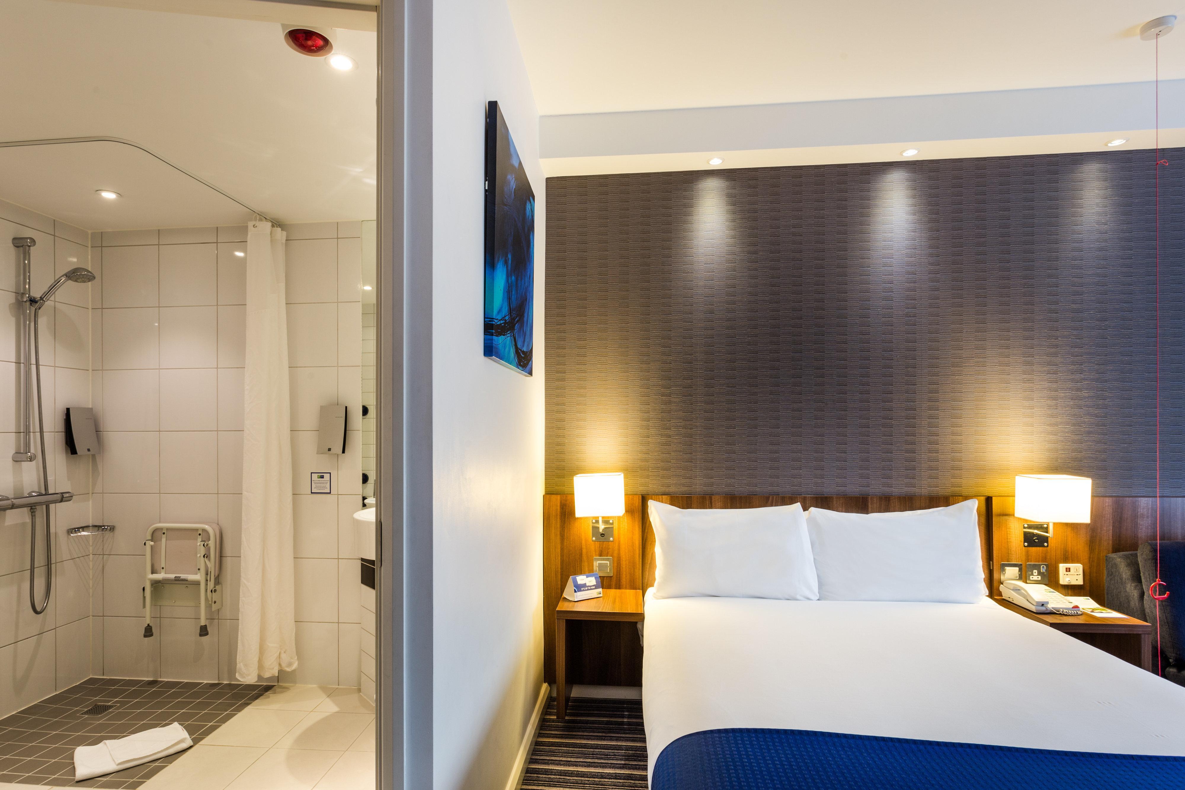 Holiday Inn Express Colchester, An Ihg Hotel Extérieur photo