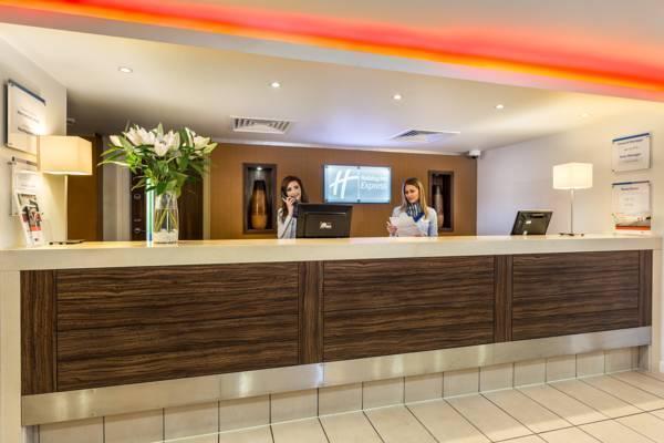 Holiday Inn Express Colchester, An Ihg Hotel Extérieur photo