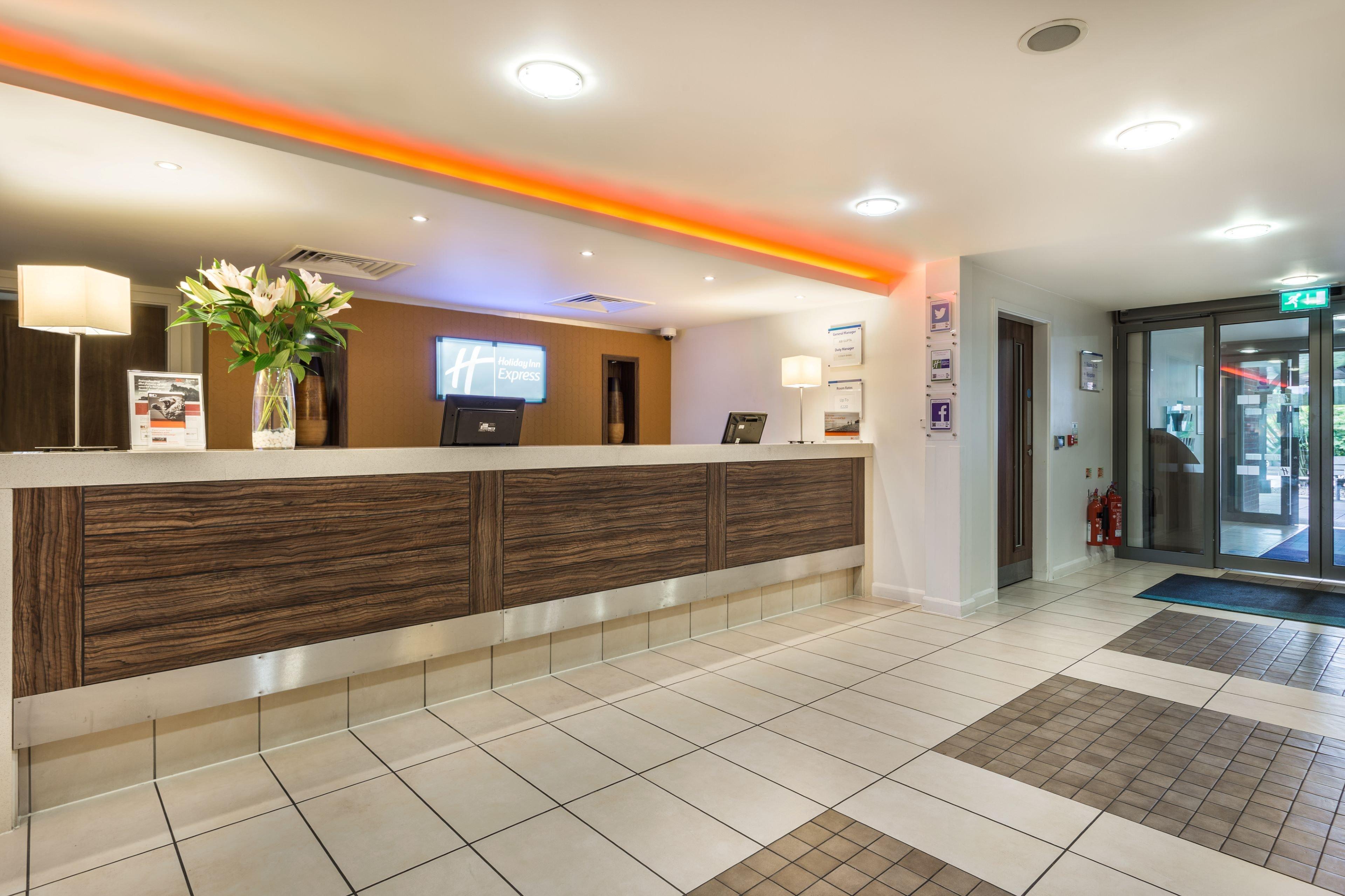 Holiday Inn Express Colchester, An Ihg Hotel Extérieur photo