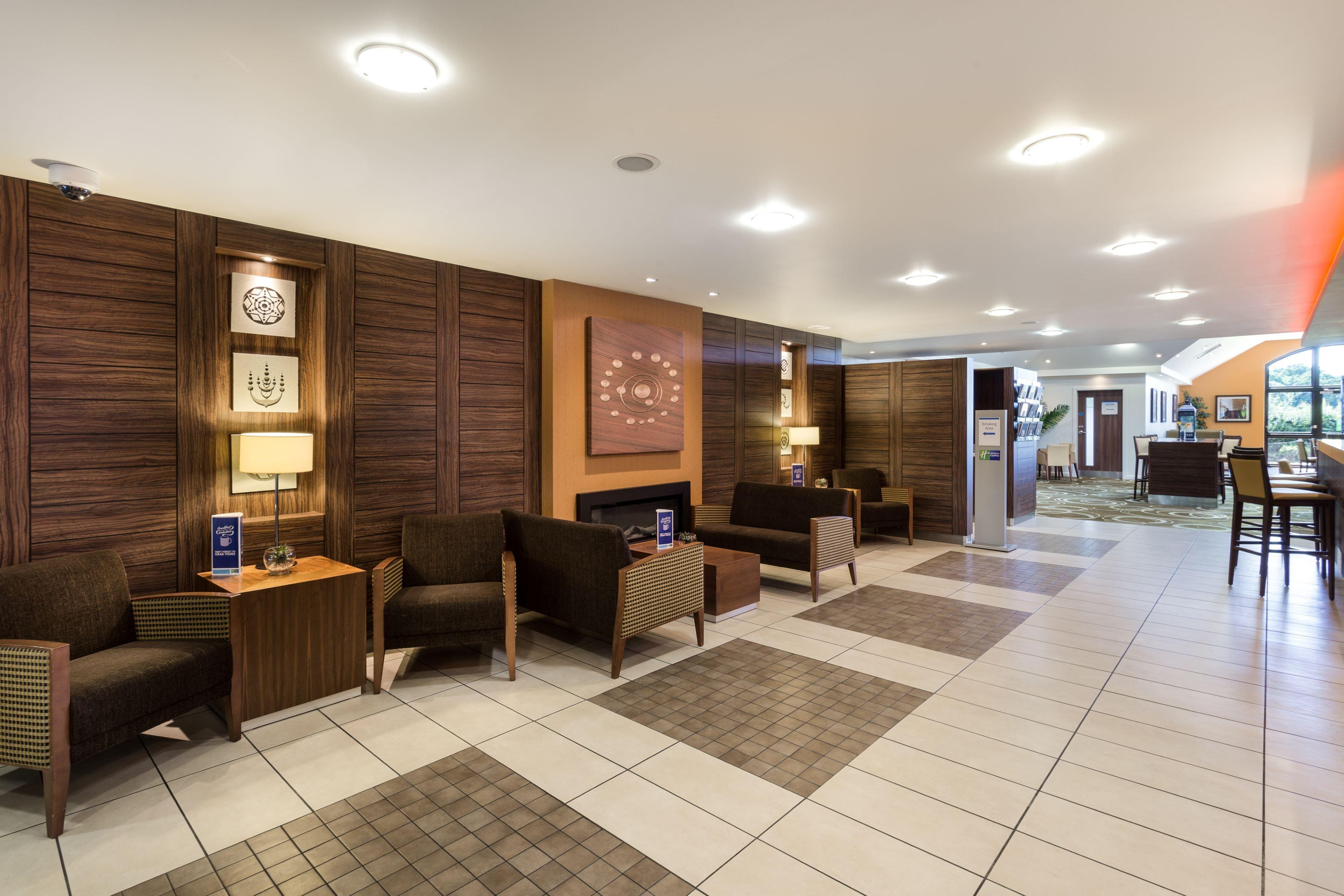 Holiday Inn Express Colchester, An Ihg Hotel Extérieur photo