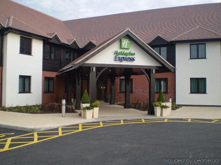 Holiday Inn Express Colchester, An Ihg Hotel Extérieur photo