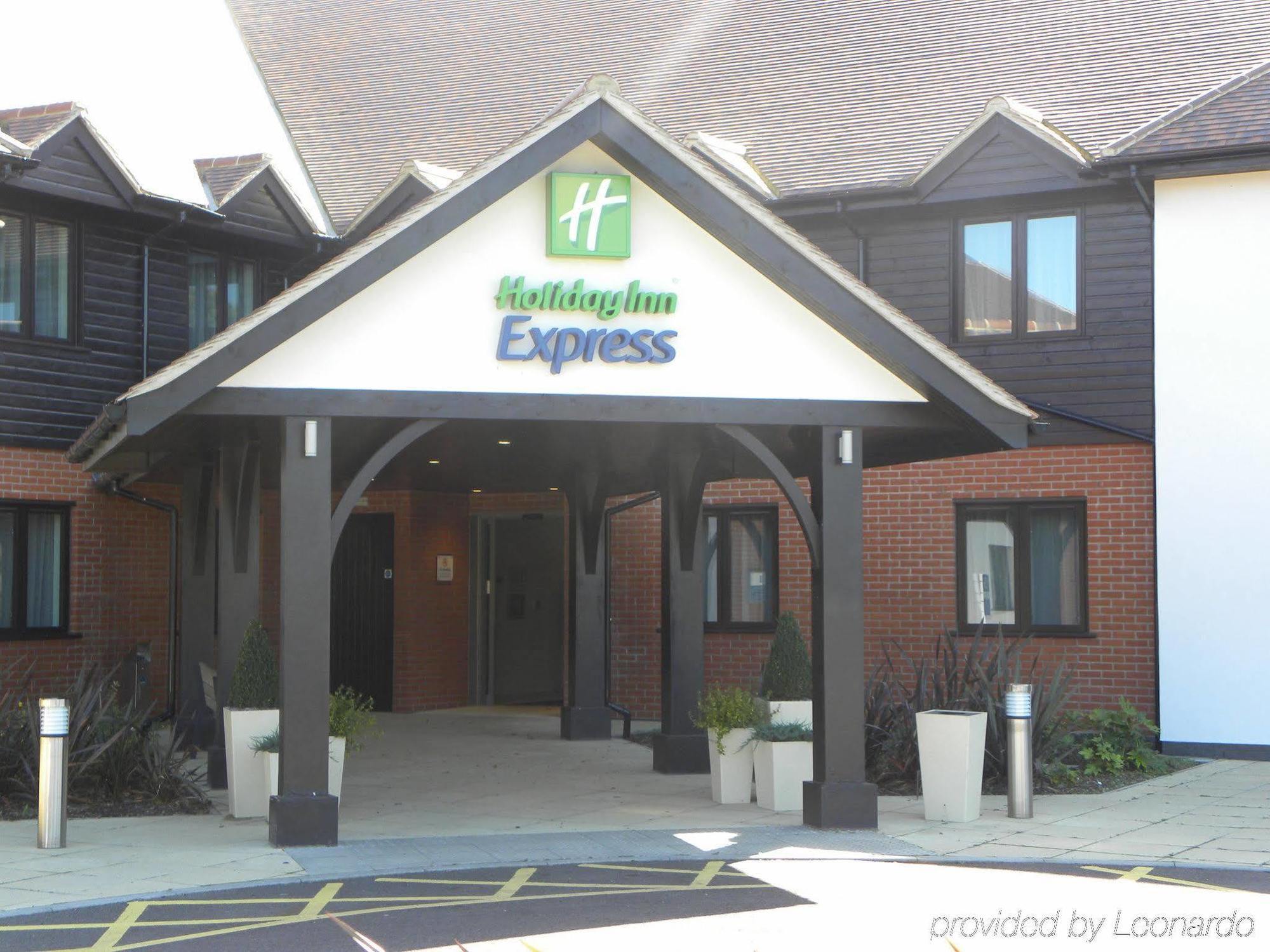 Holiday Inn Express Colchester, An Ihg Hotel Extérieur photo